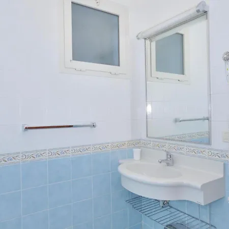Apartment In Spiaggia With Communal Pool