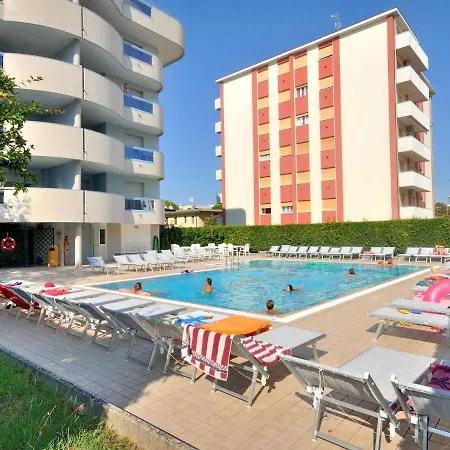 Apartment In Spiaggia With Communal Pool *