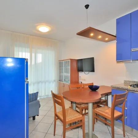 Apartment In Spiaggia With Communal Pool *